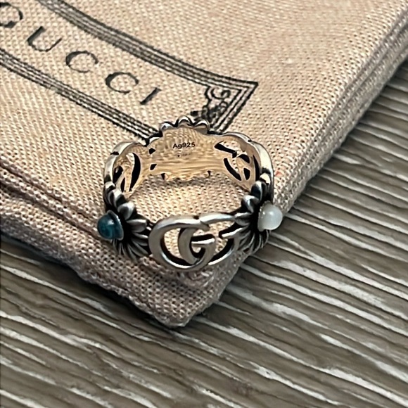 GUCCI DOUBLE G MOTHER OF PEARL RING - Picture 6 of 9